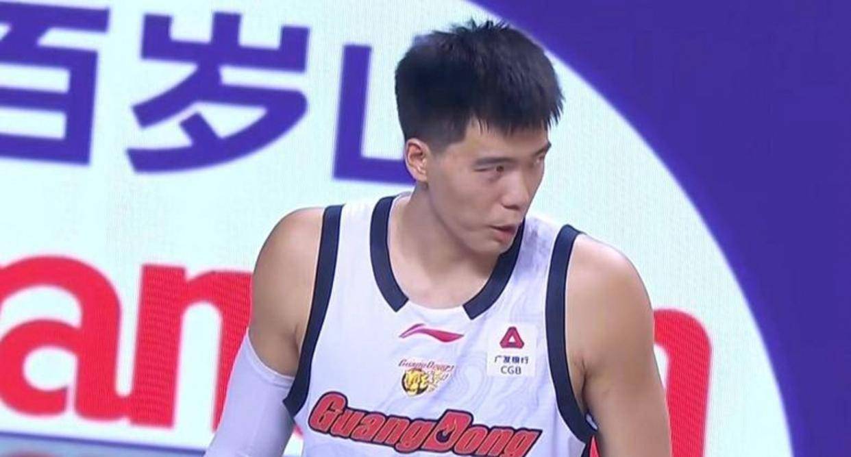 请个假却搅动整个CBA转会市场，焦泊乔从板凳小透明成流言主角，年轻球员压力有多大，广东北控内线之争背后真实困境是什么