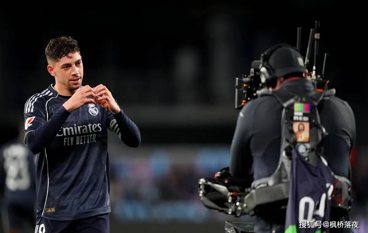 94分钟绝杀难掩颓势！皇马靠折射偷生？名宿怒喷：应该让劳尔带！