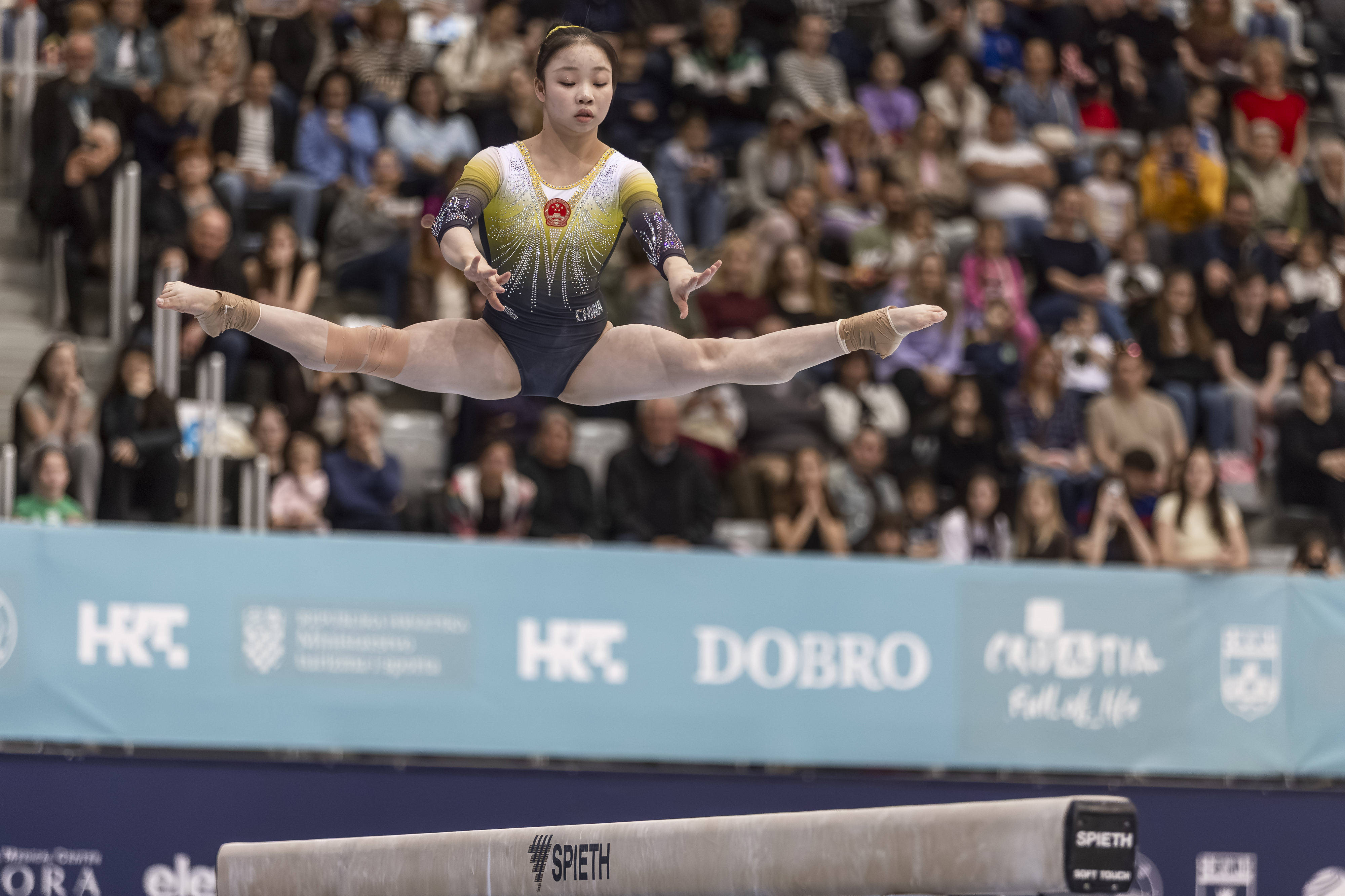 (体育)体操——世界杯奥西耶克站:田倬凡获女子平衡木季军